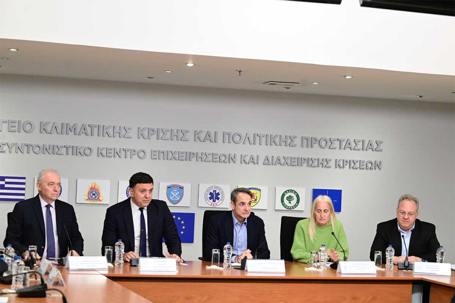 Ενημέρωση για τους σεισμούς στο υπ. Πολιτικής Προστασίας - Μητσοτάκης: «Σε πλήρη ετοιμότητα ο κρατικός μηχανισμός - Σήμερα είμαστε λίγο πιο αισιόδοξοι»
