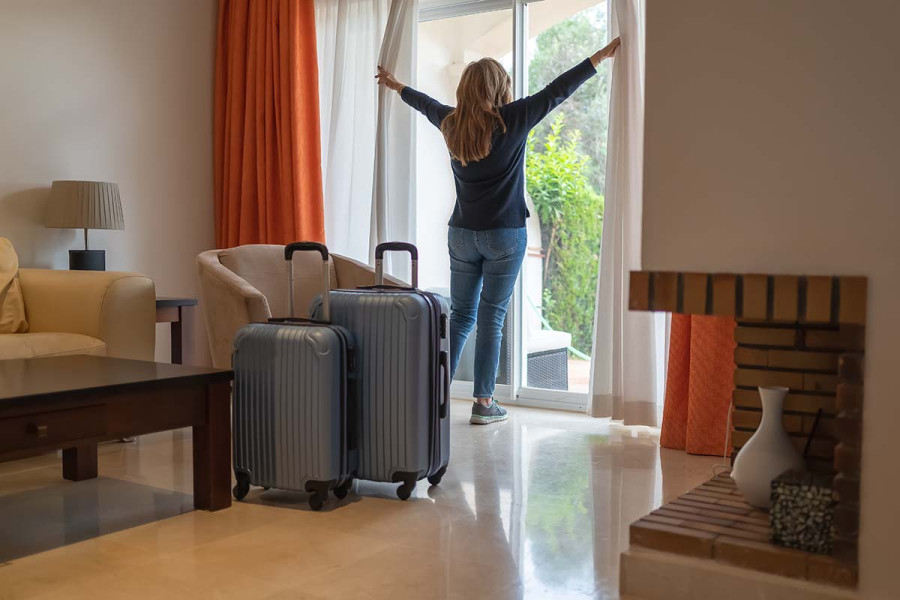 Φεύγεις για διακοπές; Τα 10 πράγματα που πρέπει να κάνεις στο σπίτι πριν κλείσεις την πόρτα