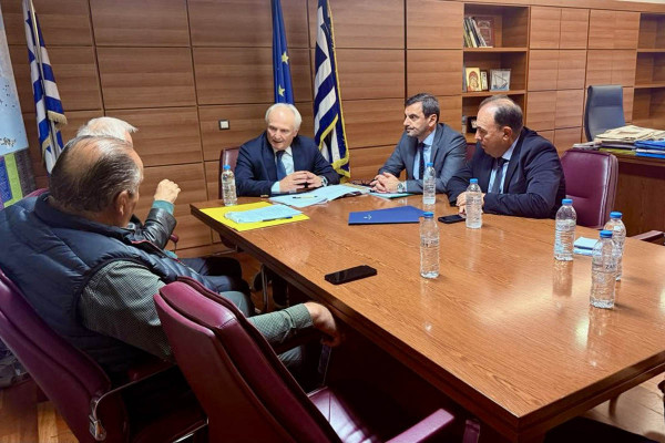 Συνάντηση Νικολακόπουλου, Φίλια και παραγωγών με τον υφ. Αγροτικής Ανάπτυξης
