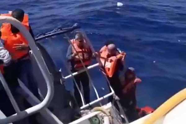 Μαρτυρίες-σοκ, έρευνα για τα αίτια και αγωνία για τους αγνοούμενους του ναυαγίου στην Κερύνεια