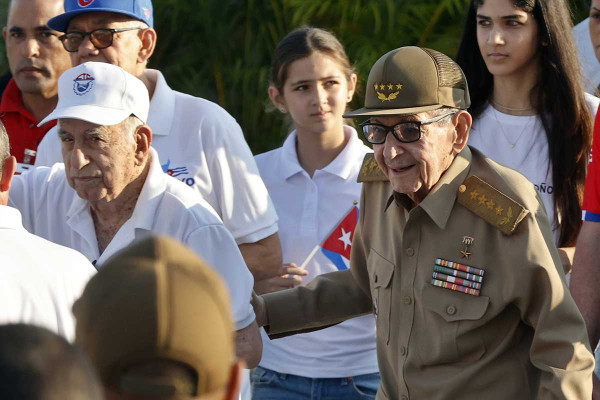 Οι ΗΠΑ σκοπεύουν να προσαγάγουν σε δίκη τον πρώην πρόεδρο της Κούβας Ραούλ Κάστρο