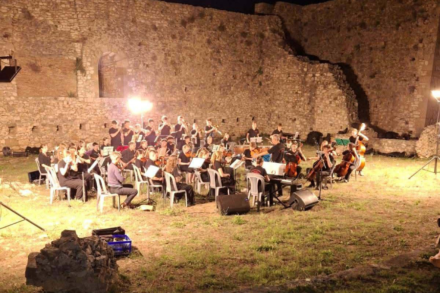 Με απόλυτη επιτυχία και πλήθος κόσμου πραγματοποιήθηκε η μαγική μουσική βραδιά στο Κάστρο Χλεμούτσι