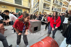 Μεγ. Σάββατο - Ζάκυνθος: Τελέστηκε και φέτος το μοναδικό έθιμο του “σεισμού” αλλά και το σπάσιμο της στάμνας (photos)