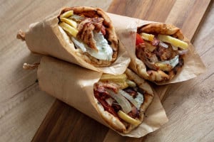 Ακρίβεια: Σουβλάκι από... χρυσάφι - Ξεπέρασε τα 4€ το τυλιχτό