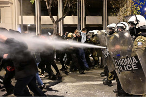 Συγκέντρωση για τα Τέμπη - Δημογλίδου για νερό σε διαδηλωτές: Ήταν το ηπιότερο μέσο