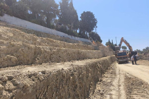 Αυτοψία του Δημάρχου Γιάννη Λέντζα στα έργα αποκατάστασης της κατολίσθησης στο Κάστρο