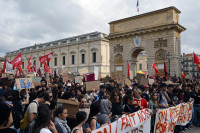 Οι 15χρονοι έδειξαν τον δρόμο για τις πλατείες σε όλη την Ευρώπη - «Όταν μιλάμε κανονικά, δεν μας ακούν»