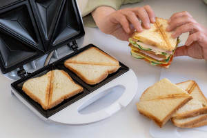 Πώς καθαρίζουμε σωστά την τοστιέρα – Πέντε tips που θα σας δώσουν τη λύση