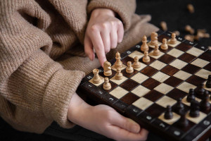 Μαθήτρια 11 ετών έγινε η νεότερη γυναίκα γκρανμάστερ στο σκάκι