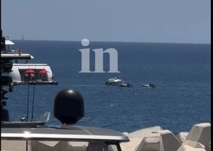 Πτώση ελικοπτέρου στη θάλασσα στη Βουλιαγμένη