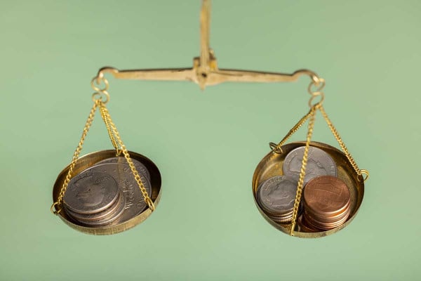 Μεγαλώνει το χάσμα στις συντάξεις μεταξύ του δημόσιου και ιδιωτικού τομέα