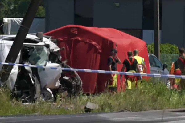 Βέλγιο: Το σχολικό εκτοξεύτηκε 15 μέτρα - Πώς έγινε το δυστύχημα με το τρένο και τους 4 νεκρούς