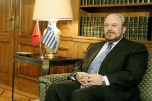 Πέθανε σε ηλικία 73 ετών ο πρώην πρωθυπουργός της Αλβανίας Φάτος Νάνο