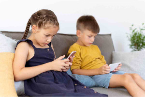 Έρευνα: Ο εθισμός των παιδιών σε κινητά, social και βιντεοπαιχνίδια μπορεί να οδηγήσει σε αυτοκτονία