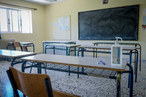 Μαθητές Γυμνασίου στις εξεταστικές αίθουσες: Ξεκινούν αύριο οι εξετάσεις, τι πρέπει να γνωρίζουν