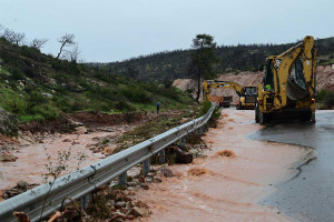 Εικόνες καταστροφής σε Μάνδρα, Νέα Πέραμο και Μέγαρα: Έγιναν μία απέραντη «λίμνη» από την κακοκαιρία Byron