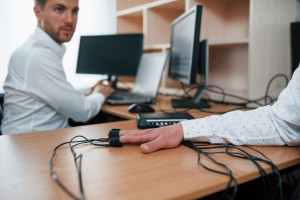 Servicers: Τι αλλάζει για τους οφειλέτες – Τα 9 παραδείγματα που δείχνουν τη διαφορά «πριν και μετά»