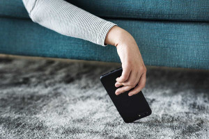 Πού καταστρέφεται το smartphone: Τα καθημερινά λάθη που μειώνουν τη διάρκεια ζωής του κινητού