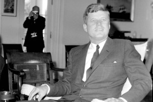 Τι αποκαλύπτουν τα 80.000 απόρρητα έγγραφα που έδωσε στη δημοσιότητα ο Τραμπ για τη δολοφονία Κένεντι