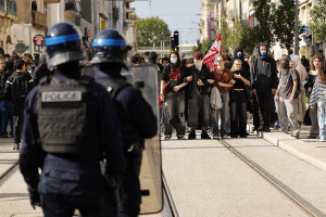 Γαλλία: 15χρονος μαθητής ακρωτηριάστηκε από χειροβομβίδα κρότου λάμψης που πέταξαν αστυνομικοί