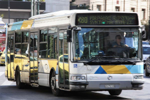 Μενίδι: Απομακρύνθηκε οδηγός που έδωσε το τιμόνι του λεωφορείου σε ανήλικο – Η ανακοίνωση του ΟΑΣΑ