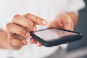 Silent sms: Το σιωπηλό μήνυμα που έρχεται στο κινητό σας και σας παρακολουθούν