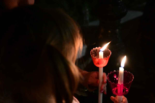 Αντίστροφη μέτρηση για την αφή του Αγίου Φωτός στα Ιεροσόλυμα - Πώς θα φτάσει σε όλη την Ελλάδα