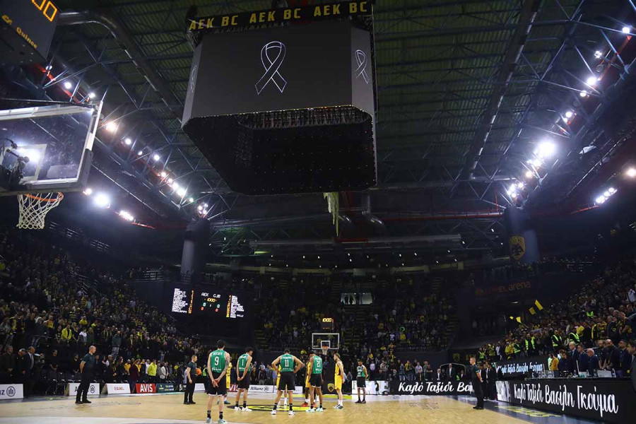 ΑΕΚ – Μπανταλόνα: Σιγή ενός λεπτού πριν το τζάμπολ στη μνήμη του Βασίλη Γκούμα