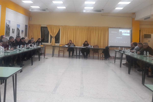 «Όχι» στην πρόταση υποβιβασμού του Δημοτικού Σχολείου Κρεστένων - Ομόφωνη απόφαση έλαβε το Δημοτικό Συμβούλιο Ανδρίτσαινας-Κρεστένων