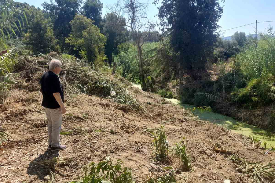 Προληπτικός καθαρισμός ρεμάτων στην Κρέστενα