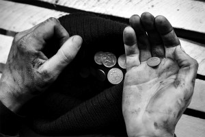 Δυστυχώς… φτωχύναμε – Πώς εξηγείται η άνοδος του δείκτη φτώχειας της ΕΛΣΤΑΤ