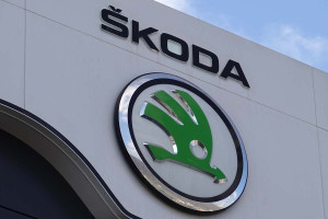 Η Skoda ετοιμάζει νέο Karoq με υβριδική plug-in τεχνολογία