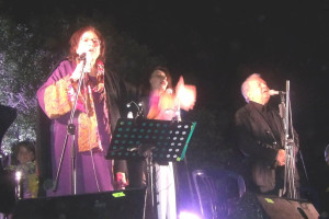 Πραγματική λαοθάλασσα στη συναυλία της Μαρίας Φαραντούρη και του Μαν. Μητσιά στον Επικούριο