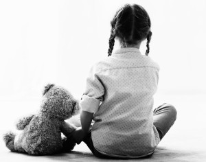 Μύθοι και αλήθειες γύρω από την κακοποίηση ενός παιδιού – Μαρτυρίες σοκ στο Σωματείο ΕΛΙΖΑ