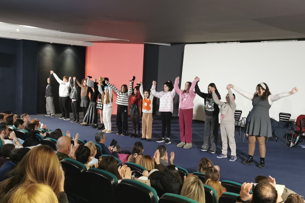 Πύργος: Η παράσταση «Είμαστε όλοι ίσοι» κέρδισε το χειροκρότημα και έστειλε δυνατά μηνύματα κατά του bullying