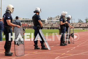 Πύργος: 48χρονος και 28χρονος συνελήφθησαν για ρίψη μπουκαλιών στο ΠΑΣ Πύργος - Ζάκυνθος