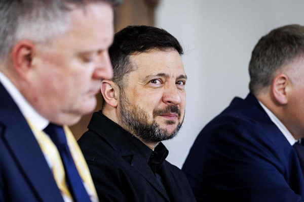 Ουκρανοί πράκτορες ανταλλάζουν πυρά στο κέντρο του Κιέβου: Παρέμβαση Ζελένσκι για την «ντροπιαστική» σύρραξη