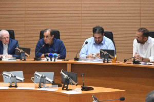 Πάτρα: Άξονα πέντε δράσεων ανακοίνωσε ο υπουργός Εσωτερικών Θ. Λιβάνιος για την αποκατάσταση των πληγέντων από τις πυρκαγιές