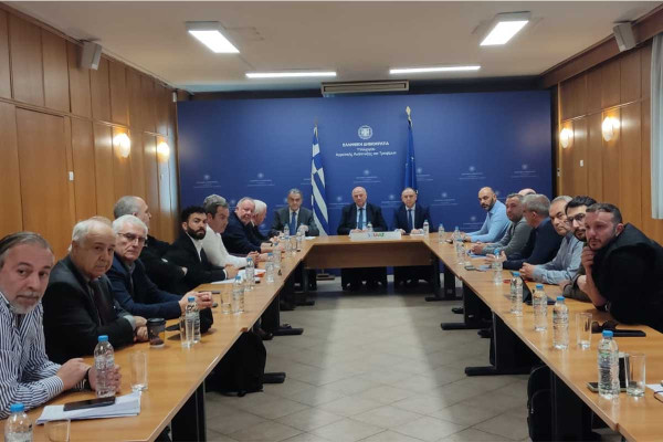 Συνάντηση Τσιάρα με κτηνοτρόφους και τυροκόμους στη Λέσβο: Προτεραιότητα ο περιορισμός της νόσου και άμεση στήριξη των τυροκομείων