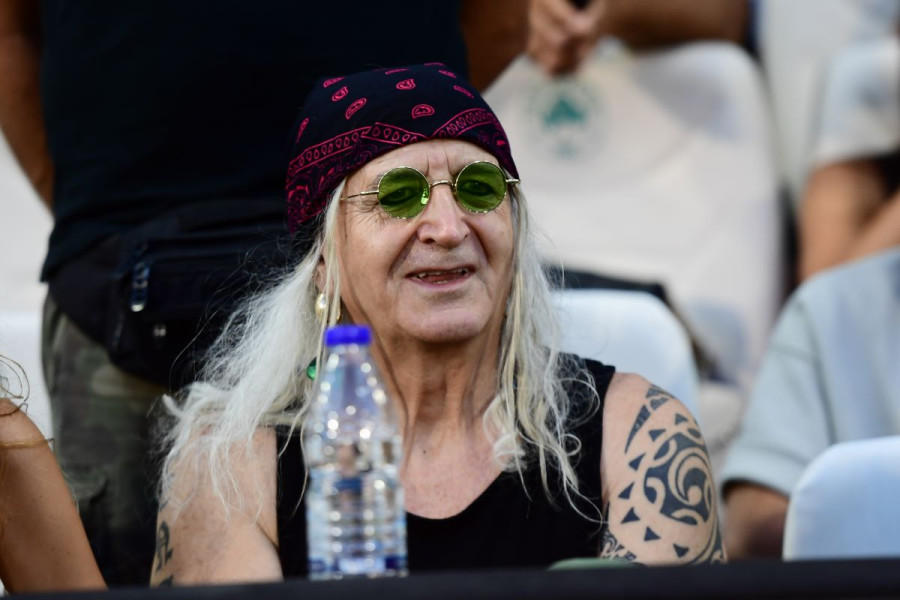 Δικηγόρος Καρβέλα για πνευματικά δικαιώματα: Μόνο αυτός θα δίνει άδεια για τα τραγούδια του