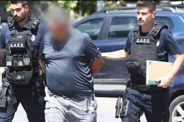 Νέες αποκαλύψεις για τον εμπρηστή δημοτικό υπάλληλο της Παλλήνης - Έβαζε φωτιές στα δρομολόγιά του