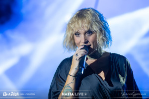 Κρέστενα: Η Ελεωνόρα Ζουγανέλη παρέσυρε το κοινό στους ρυθμούς της...