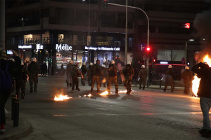 Τέμπη: 61 προσαγωγές, εκ των οποίων 7 συλλήψεις στο Σύνταγμα - Πώς λέει η ΕΛΑΣ ότι ξεκίνησαν τα επεισόδια