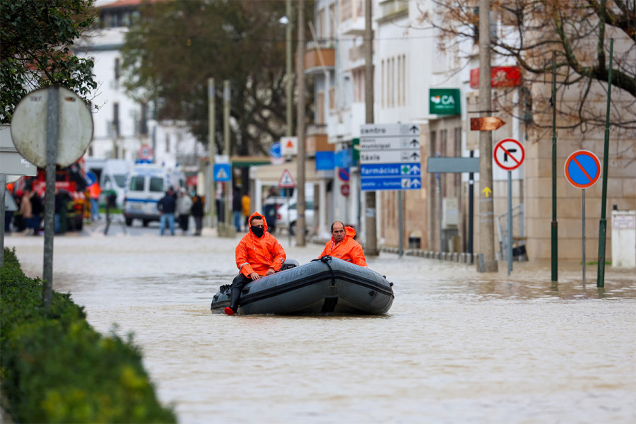 Ένας νεκρός και μία αγνοούμενη από την καταιγίδα Λεονάρντο που πλήττει την Ιβηρική
