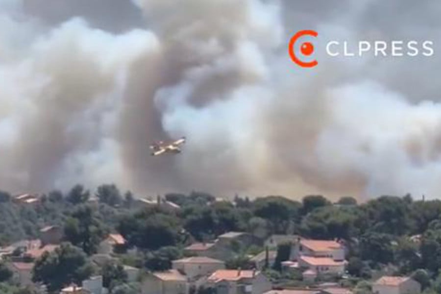 Μεγάλη φωτιά στη Μασσαλία -Στα περίχωρα της πόλης οι φλόγες – Έκλεισε το αεροδρόμιο