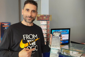 Γιώργος Νταλάπας, ιδιοκτήτης του τυχερού καταστήματος Allwyn, που βρίσκεται στην Πάτρα