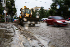 Χάος στην Αττική από την κακοκαιρία: Κλειστή η Αθηνών-Κορίνθου – Πλημμύρες σε Μάνδρα, Νέα Πέραμο, Μέγαρα