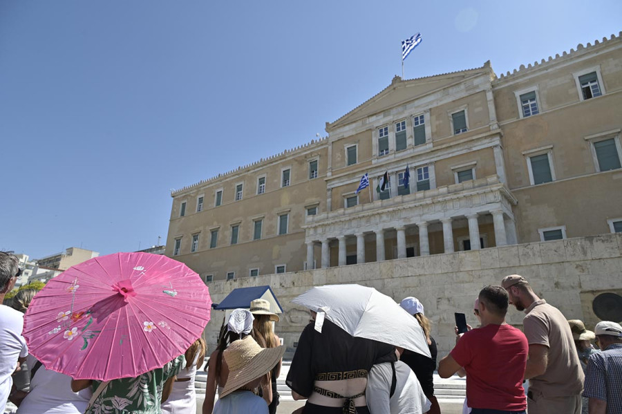 Πώς η ζέστη επηρεάζει τους επισκέπτες στη χώρα μας