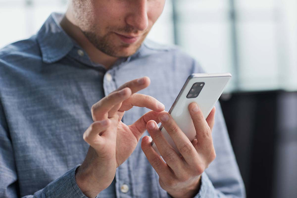 Social media: Γιατί αποθηκεύουμε πράγματα που δεν θα ξαναδούμε ποτέ;