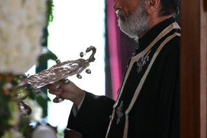 Εκκλησία: Διαφωνίες στην Ιεραρχία για τις αυξήσεις μισθών - Τι έπαιρναν και τι θα πάρουν